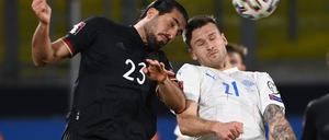 Augen zu und durch. Emre Can (l.) kam auf der ungewohnten Position des linken Verteidigers zum Einsatz.