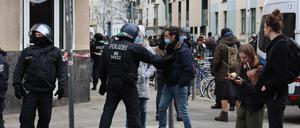 Auf der Chaussestraße war dann Schluss mit der "Jubiläums"-Querdenker-Demo.