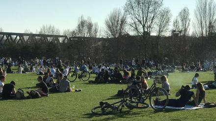 Gleisdreieckpark in Berlin am Dienstag Abend