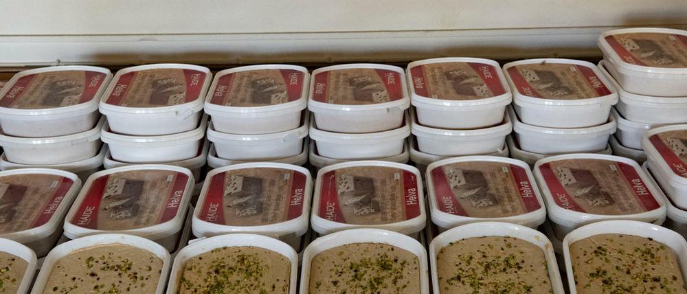 Als Süßigkeiten getarnt: Unter den Paketen mit türkischem Honig stellte der Zoll mehr als 650 Kilo Heroin sicher.