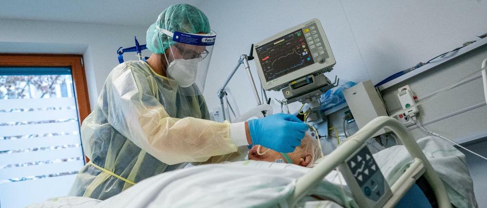 Die Zahl der Patienten auf Intensivstationen steigt wieder.