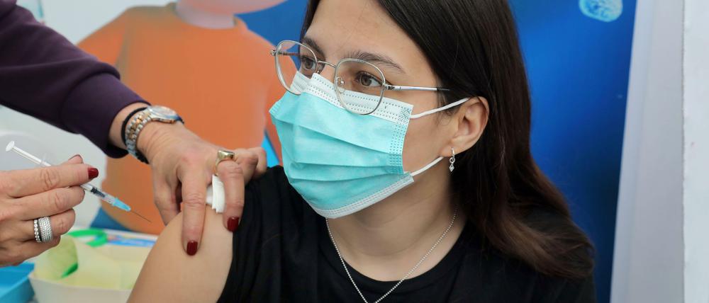 Die ersehnte Impfung schien ganz nah - bis zum Stopp von Astrazeneca.
