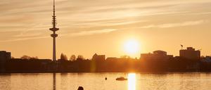 Nach 21 Uhr dürfen sich Hamburger ab Freitag nicht mehr draußen aufhalten.