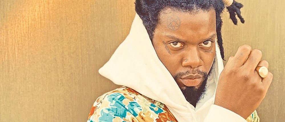 Josiah Wise alias Serpentwithfeet wuchs in Baltimore auf und wohnt jetzt in Los Angeles. 