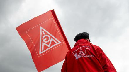 Rund eine Million Metaller haben sich nach Angaben der IG Metall seit Anfang März an Warnstreiks beteiligt.