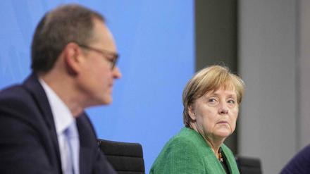 Berlins Regierender Bürgermeister Michael Müller (SPD) und Kanzlerin Angela Merkel (CDU) 