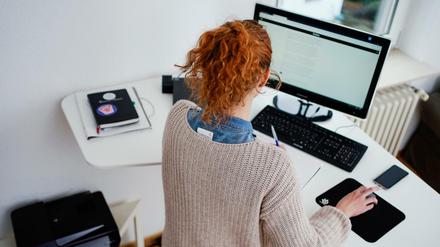 Ein Drittel der Deutschen arbeitet in der Pandemie im Homeoffice. Da geht noch mehr. Doch manche Chefs wollen die Leute im Büro haben.
