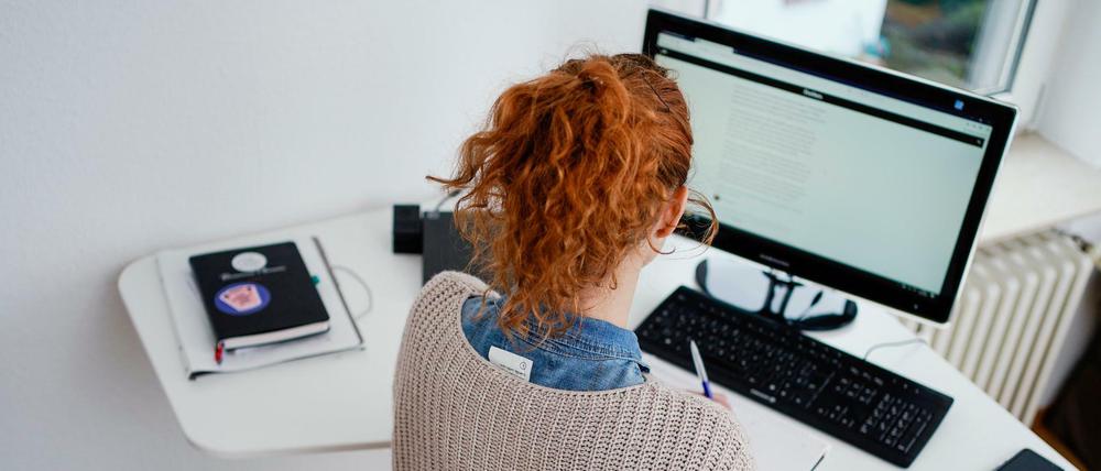 Ein Drittel der Deutschen arbeitet in der Pandemie im Homeoffice. Da geht noch mehr. Doch manche Chefs wollen die Leute im Büro haben.