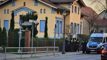 Die Villa, in der Clan-Männer die Hochzeit eines Angehörigen feiern, in Neukölln.