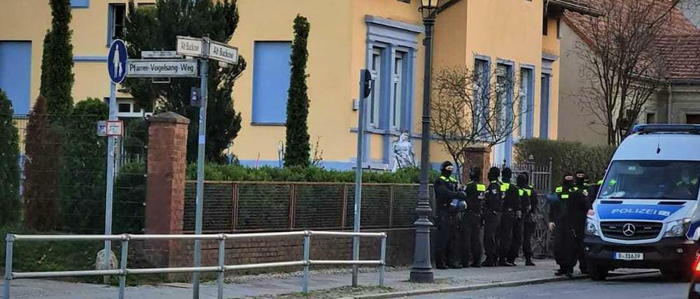 Die Villa, in der Clan-Männer die Hochzeit eines Angehörigen feiern, in Neukölln.