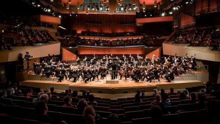Die Berliner Philharmoniker spielten erstmals seit Monaten wieder vor einem größeren Publikum.