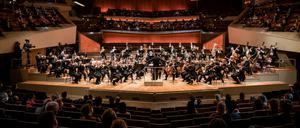 Die Berliner Philharmoniker spielten erstmals seit Monaten wieder vor einem größeren Publikum.