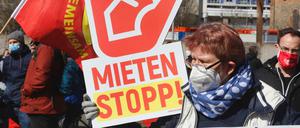 Protest gegen zu hohe Mieten. In Berlin wurde ein Volksbegehren mit dem Ziel gestartet, Mieter vor Verdrängung zu schützen.