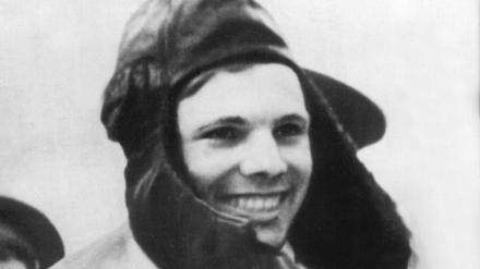 Der sowjetische Kosmonaut Juri Gagarin kurz nach dem ersten bemannten Weltraumflug (Aufnahmeort unbekannt).