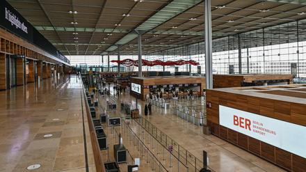 Blick in den Terminal 1 des Flughafens «Willy Brandt» BER - nach zahlreichen Fehlalarmen bei der Brandmeldeanlage, werden zusätzliche Kameras installiert.