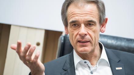 Volkmar Denner, ist Vorsitzender der Geschäftsführung der Robert Bosch GmbH. Er spricht sich dafür aus, die Betriebsärzte rasch in die Impfkampagne einzubeziehen. Foto: Sebastian Gollnow/dpa
