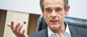 Volkmar Denner, ist Vorsitzender der Geschäftsführung der Robert Bosch GmbH. Er spricht sich dafür aus, die Betriebsärzte rasch in die Impfkampagne einzubeziehen. Foto: Sebastian Gollnow/dpa