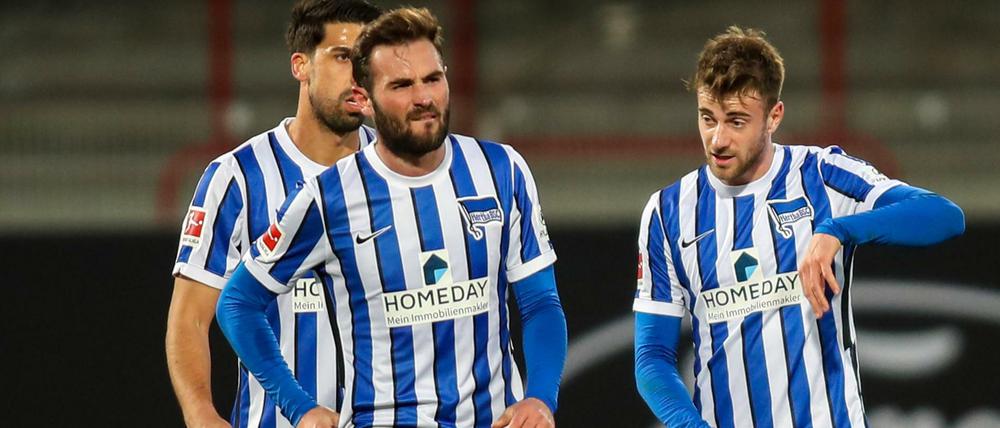 Das war nicht viel von Hertha BSC (hier von links: Sami Khedira, Lucas Tousart und Lukas Klünter) beim 1. FC Union. 