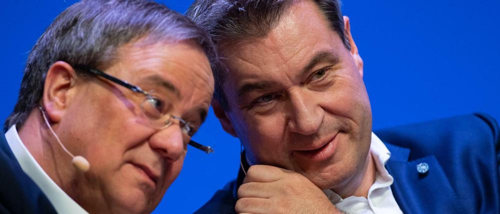 Armin Laschet (CDU, links), Ministerpräsident des Landes Nordrhein-Westfalen, und Markus Söder (CSU), Ministerpräsident des Landes Bayern.