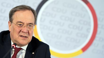 CDU-Chef Armin Laschet hat über die Ostertage nachgedacht. Herausgekommen ist ein "Brücken-Lockdown". 