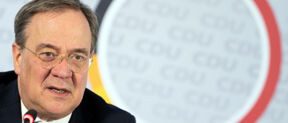 CDU-Chef Armin Laschet hat über die Ostertage nachgedacht. Herausgekommen ist ein "Brücken-Lockdown". 