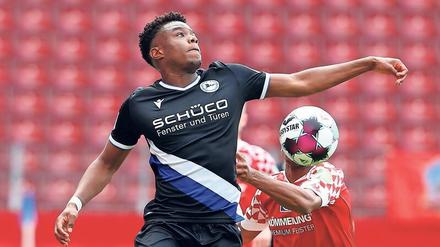 Ball vorm Kopf. Mainz verpasst gegen Bielefeld den Sieg.