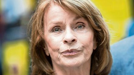 In ihren Memoiren schrieb Senta Berger auch über ihre Erfahrungen mit den Filmstars O.W. Fischer, Richard Widmark und Charlton Heston.