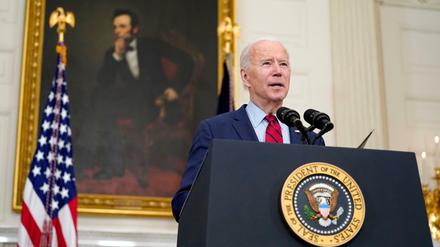  Joe Biden, Präsident der USA, adressiert im State Dining Room des Weißen Hauses in Washington die Schießerei in Boulder.