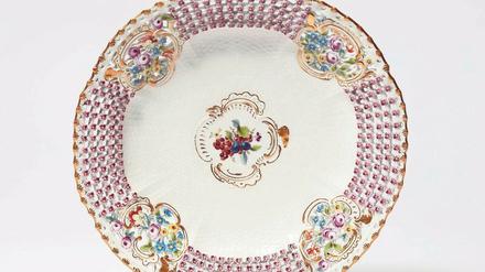 Dessertteller aus dem „Schwerin-Service“, Meissner Porzellan von 1762.