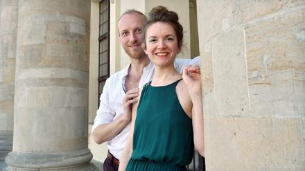 Florian und Jennifer singen unter anderem auf den Stufen vom Deutschen Dom auf dem Gendarmenmarkt.