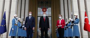Treffen in Ankara. EU-Ratschef Michel, der türkische Präsident Erdogan und Kommissionschefin von der Leyen (v.l.n.r.) am Dienstag.