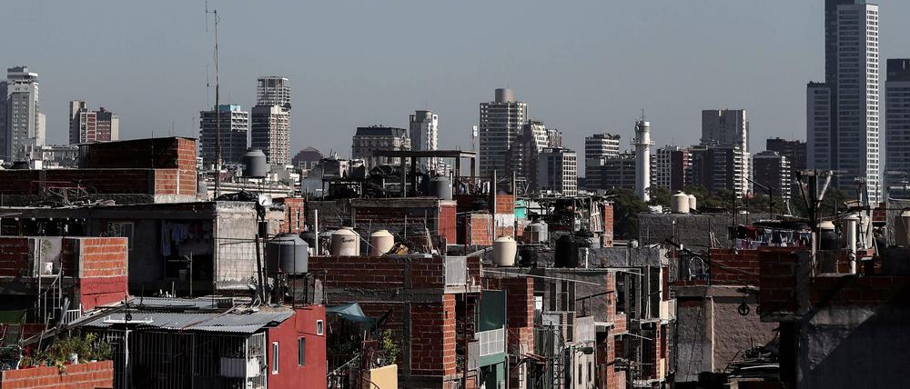 Wellblechhütten, Wolkenkratzerpaläste, wie hier in Buenos Aires. Das Wohlergehen aller schaffen die Märkte jedenfalls nicht.