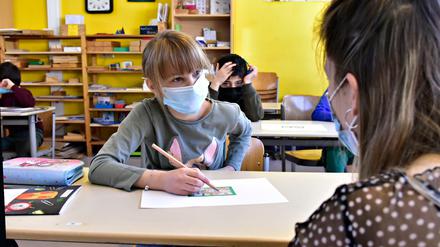 In Nordrehein-Westfalen bleiben die Klassenräume ab Montag vorerst leer.