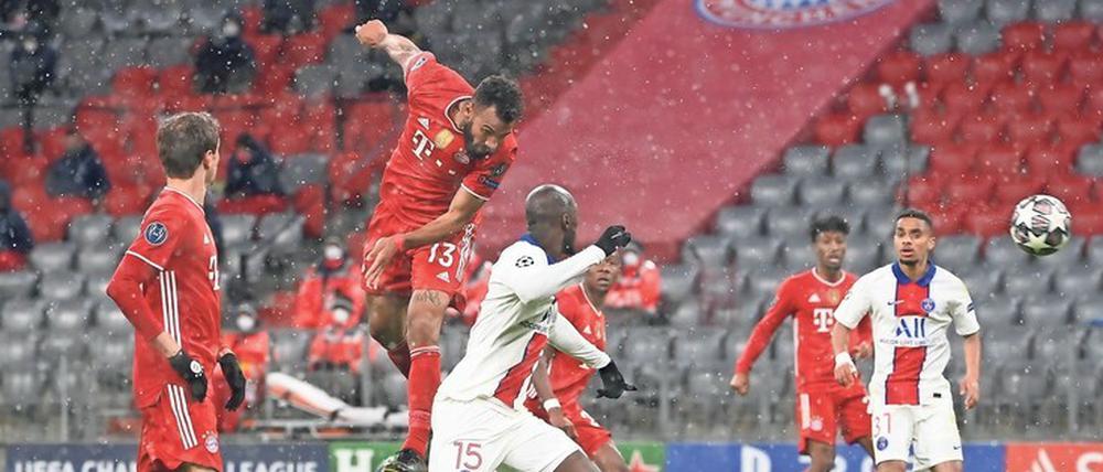 Eingeköpft. Eric-Maxim Choupo-Moting trifft wunderschön per Aufsetzer zum 1:2 und brachte seinen FC Bayern damit wieder zurück ins Spiel. 