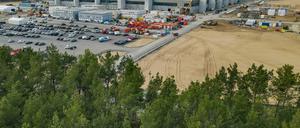 Fast fertig, aber noch keine Hauptgenehmigung: Die künftige Tesla Gigafactory in Grünheide. 