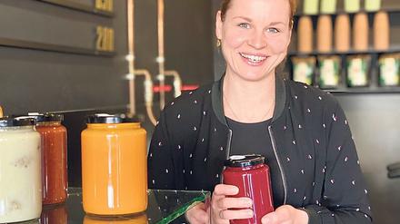 Steffi Groß, Inhaberin des „Café Tilda“, nutzt „Rebowls“ und Schraubgläser.