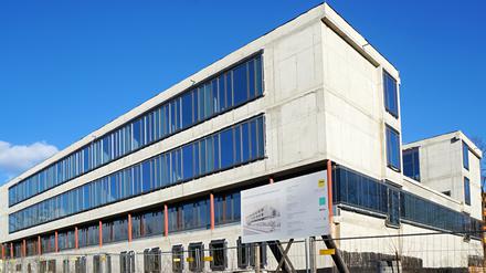 Schulrohbau in Westend.