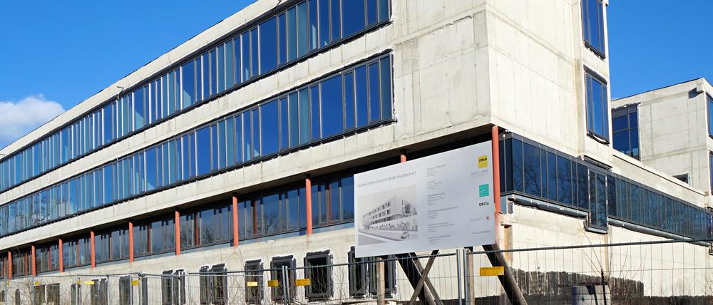 Schulrohbau in Westend.
