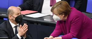 Müssen sich Kritik anhören: Finanzminister Olaf Scholz (SPD) und Kanzlerin Angela Merkel (CDU).