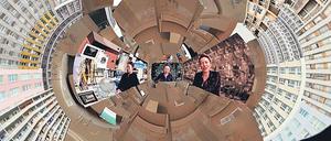 Die Videoarbeit „Space-Dot-Com“ von Sharon Paz.