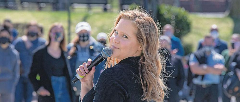 Rückgewöhnung: Für Aktionen wie „New York Pops Up“ wurden gerade wieder einige Orte für Kulturveranstaltungen wie hier mit Comedian Amy Schumer im Astoria Park freigegeben.