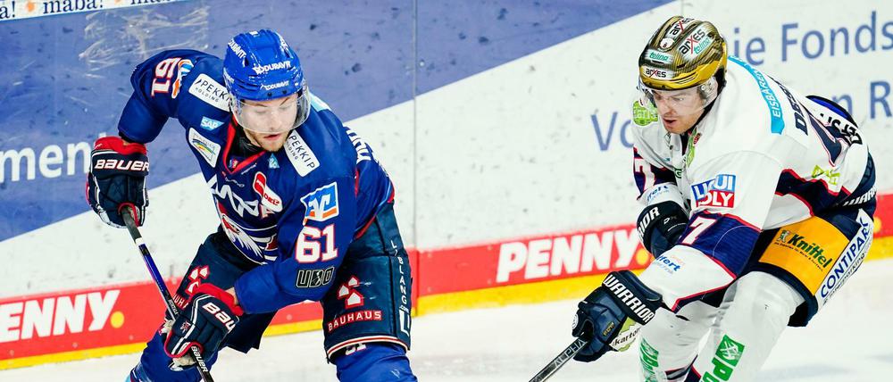 Berlins Simon Despres (r.) ging mit seinem Team als Sieger aus der Partie.
