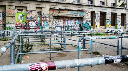 Der berühmte Berghain ist eigentlich, wie alle Clubs in Berlin, derzeit geschlossen. Bereits im Sommer diente es aber als Ort für Ausstellungen.