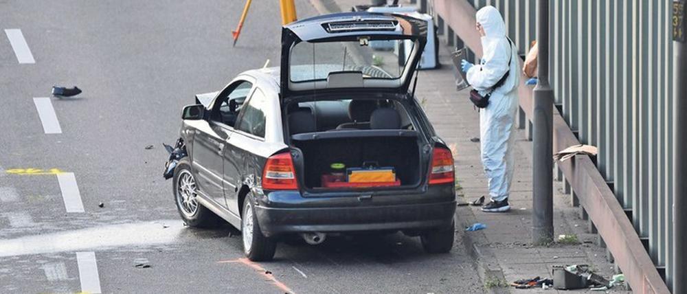 Amok. A. verletzte mehrere Menschen mit seinem Auto, drei schwer.