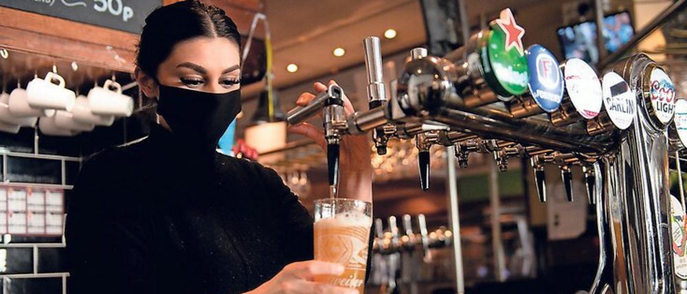 Neue Freiheiten. Monatelang waren Pubs in England geschlossen. Nun können sie wieder öffnen.