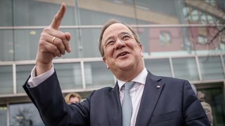 Komm ich aus Aachen, hab ich gut lachen. Armin Laschet nach den Gremiensitzungen in der CDU-Parteizentrale.