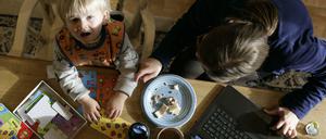 Konzentriert arbeiten und parallel ein oder mehrere Kleinkinder betreuen? Eigentlich nicht möglich.