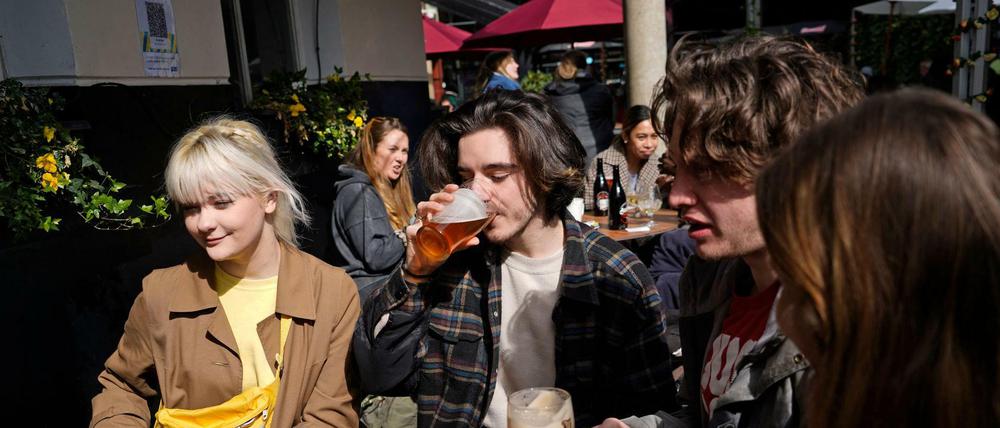 Ein Pub in London hat seinen Außenbereich wieder geöffnet.