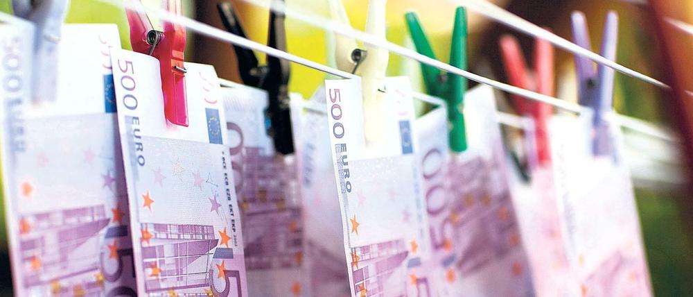 Wie verhindern, dass durch Geldwäsche Terror finanziert wird? Mit dem Transparenzregister, sagt die Bundesregierung - doch für Vereine ist es ein "Bürokratiemonster".