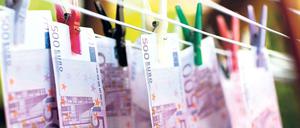 Wie verhindern, dass durch Geldwäsche Terror finanziert wird? Mit dem Transparenzregister, sagt die Bundesregierung - doch für Vereine ist es ein "Bürokratiemonster".